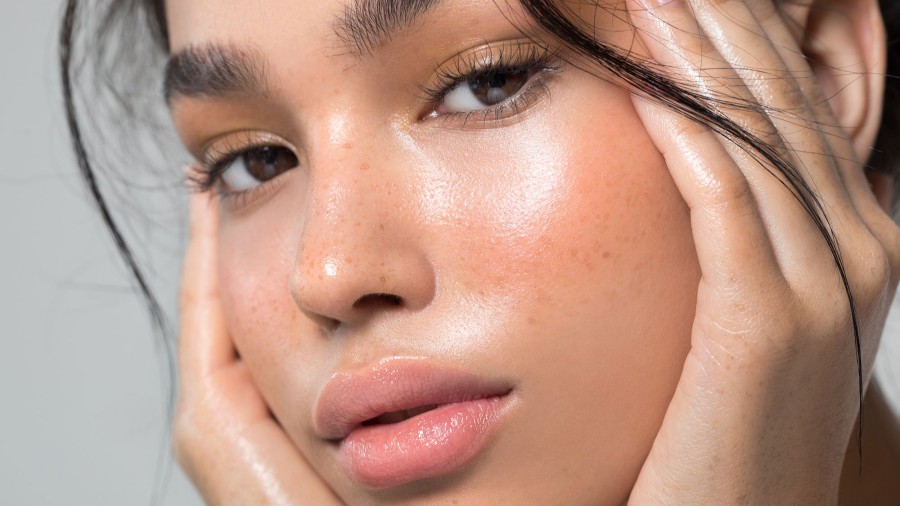 Révélez l'Éclat Naturel : Un Guide pour une Peau Lumineuse Sans Maquillage, Même en Hiver